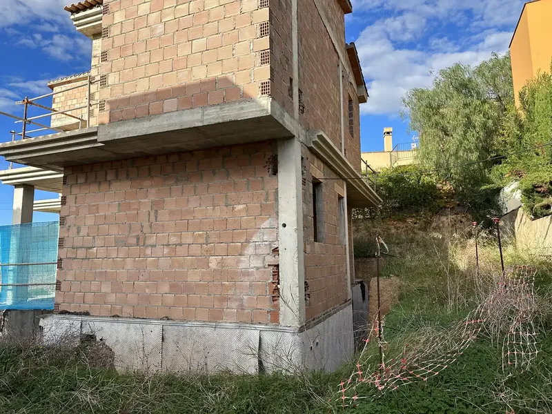 Se vende casa independiente actualmente en construcción, aproximadamente un 40 % ejecutada, en Calvià. — photo 8