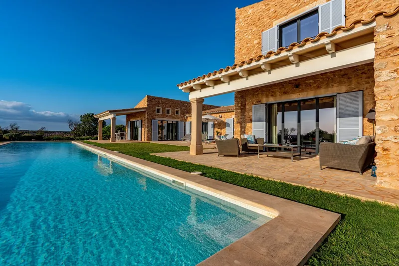 Self-sufficient finca with panoramic views and sustainable features near Ses Salines — photo 3