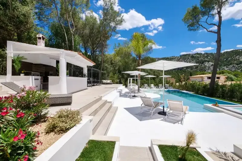 Escape to unparalleled luxury in this stunning villa for sale near Pollensa — photo 2