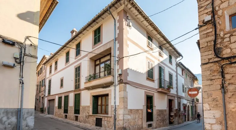 Exclusive Manor House in the Heart of Soller with Garage and Patio — photo 2