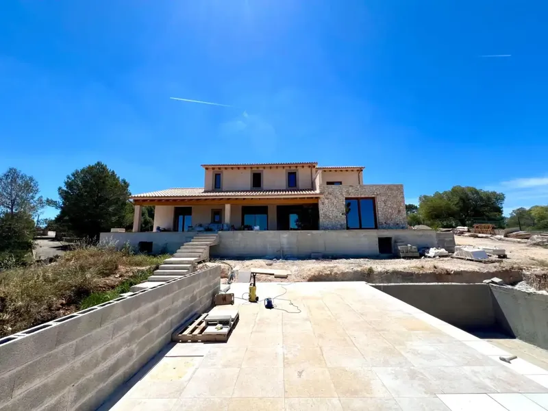 Description of the property. Welcome to the luxurious dream villa for the whole family. With a huge pool and spacious living areas — photo 2
