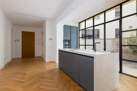 Building - Palma de Mallorca (Centro), Built Surface 2500m², 3 Distance to the sea, Lift — photo 7