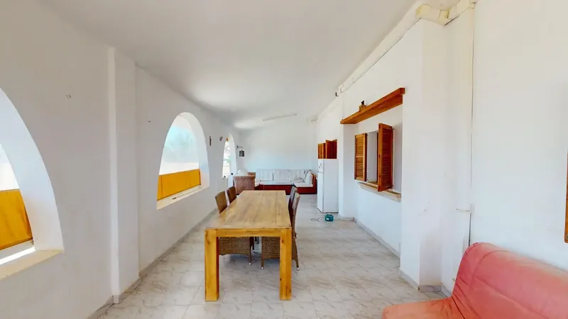 In a quiet and natural setting in Algaida, this 2,000 m2 estate offers absolute privacy and a charming 214 m2 home with — photo 5