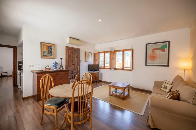 Stylish apartment in Moorish townhouse in the centre of Fornalutx for long-term rent — photo 6