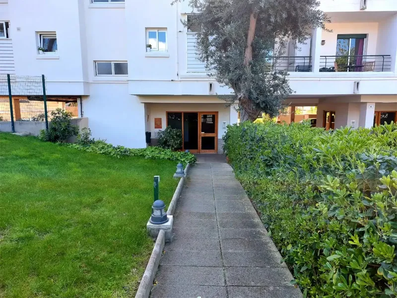 Very bright exterior penthouse of 110m usable, three bedrooms, two bathrooms and terrace with sea views, fully equipped. Independent heating — photo 2
