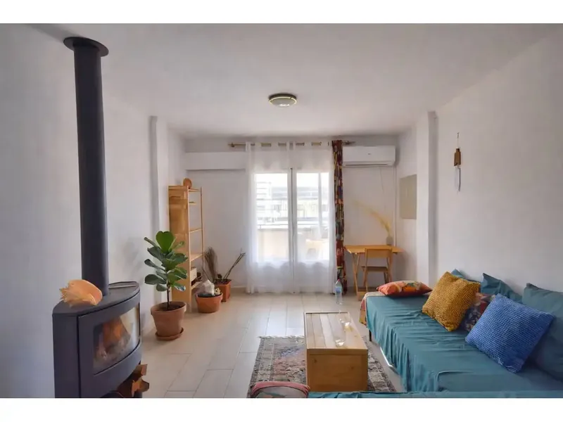 In a lively area, near the beach and very well connected, we have this penthouse offering a very sunny terrace of about 22 m2 — photo 5