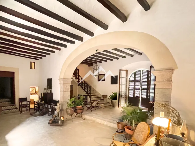 Emblematic Manor House in the center of the beautiful village of Fornalutx — photo 9