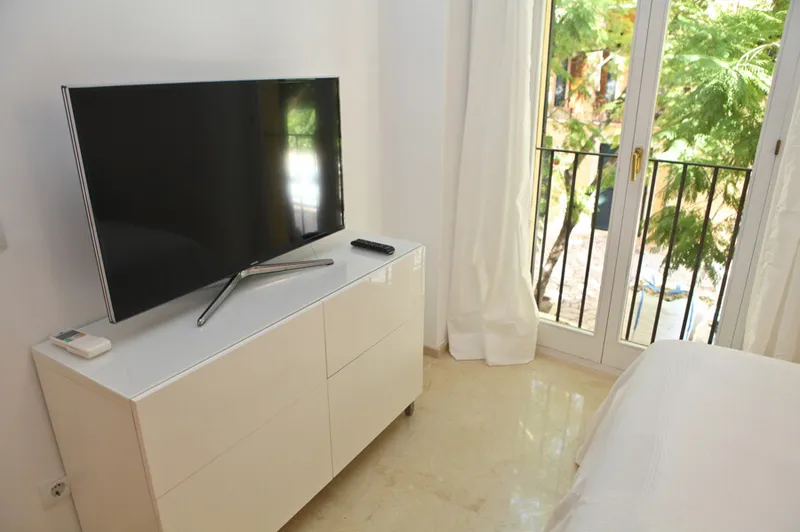 One-Bedroom Furnished Apartment in Central Location in Perfect Condition - Temporary Contract — photo 6