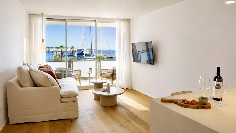 Reformed apartment on the first line of the promenade in Palma — photo 1