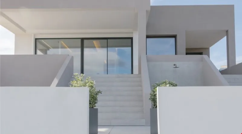 Contemporary three-bedroom designer villa with infinity pool in Palma — photo 2