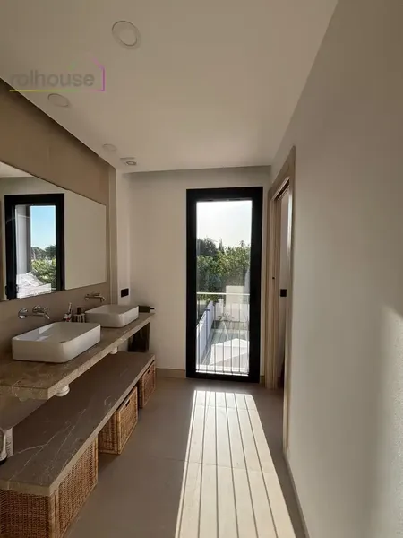 Townhouse in Establiments with pool, only one year old. Entrance hall, living-dining room, furnished and equipped island kitchen, laundry room — photo 7