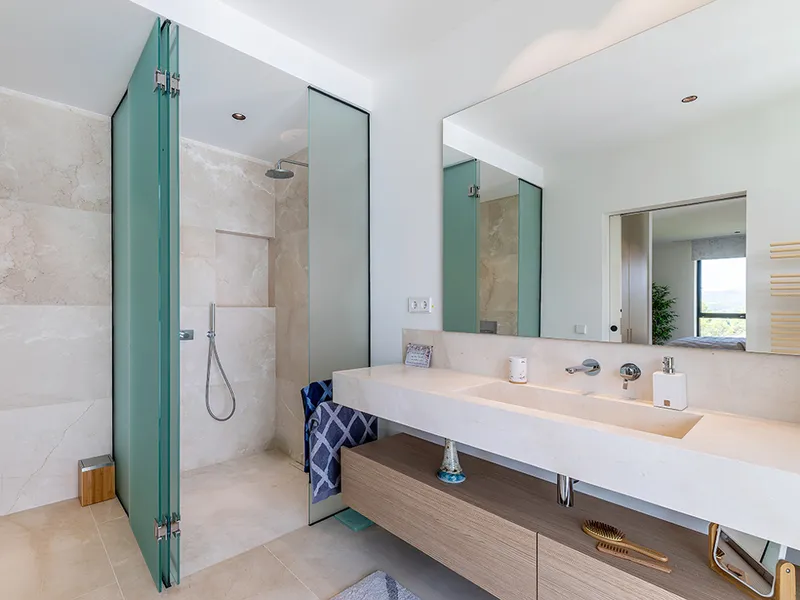 New build penthouse with sea view in Peguera — photo 10