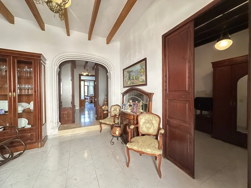 Rare opportunity… Historic village house with lots of potential for renovation in the heart of Porreres — photo 2