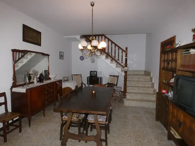 Large typical Mallorcan house for sale in the emblematic village of Petra. The property with about 270 m², built on two floors and another 10 — photo 1
