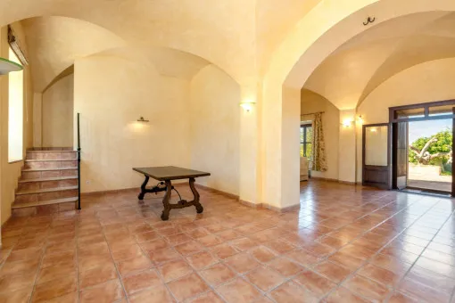 Manacor, charming finca on an exceptionally large plot with panoramic views and a small grove of trees near Sant Llorenç — photo 9