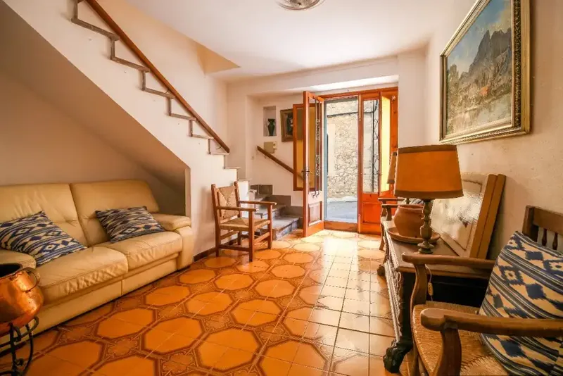 A practical townhouse in a fantastic location in the old town of Pollensa — photo 4