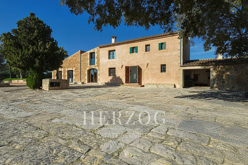 Exclusive property with 13 hectares of land in an exposed location in Montuïri — photo 1