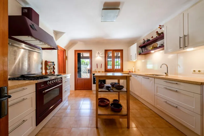 170m² villa with 3 bedrooms, garage, sea views and pool for sale — photo 12