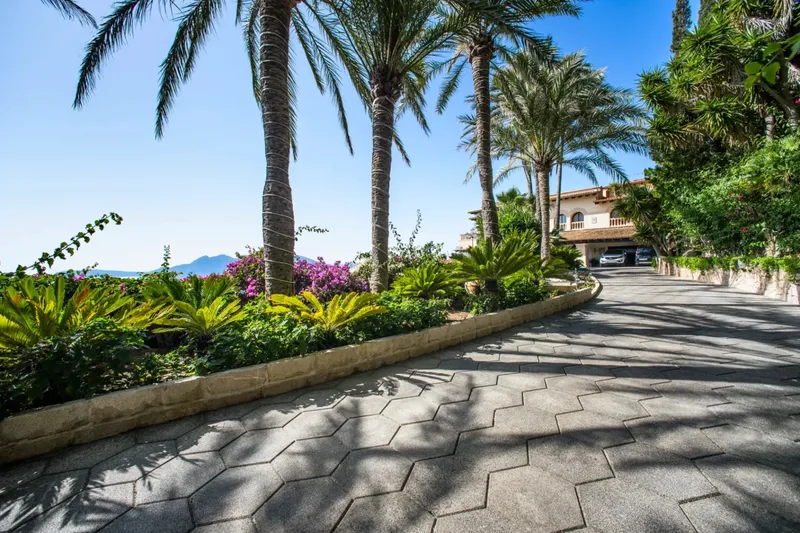Luxury villa for sale: 7 bedrooms, 2 pools, plot of 22,000 m² — photo 12