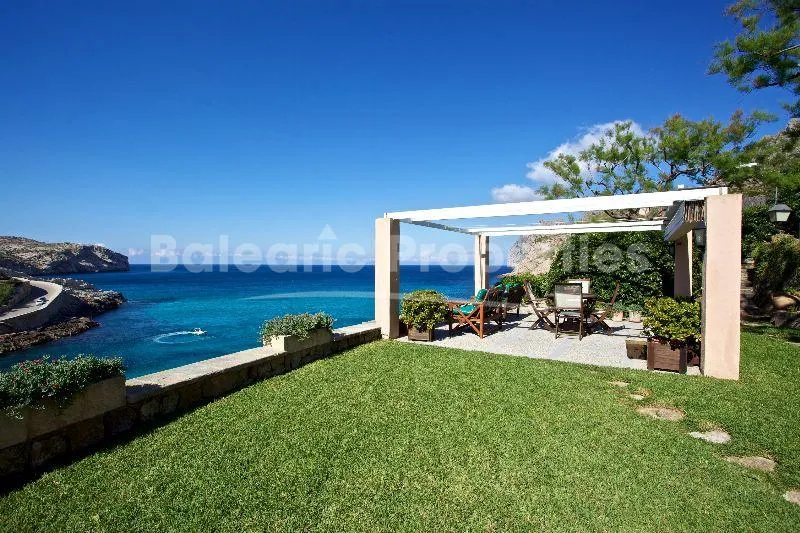 Frontline villa for sale in Mallorca's North with direct access to the beach in Cala Sant Vicenç, Mallorca — photo 3