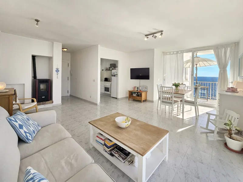 Nice apartment facing the sea with pool, 3 bedrooms, renovated. With parking and storage room. — photo 11
