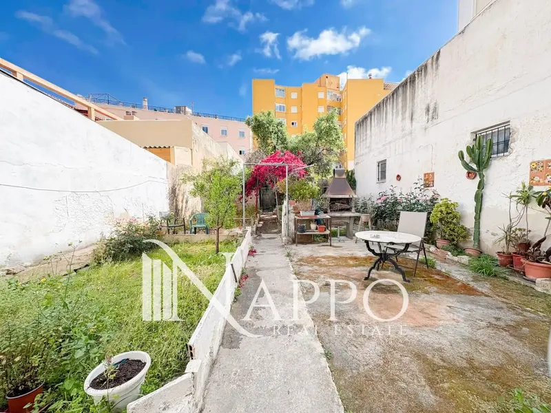 Nappo Real Estate is pleased to present this unique ground floor with large private patio located on Calle Barrera, in the heart of — photo 1