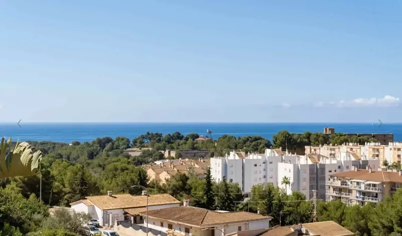 Mediterranean lifestyle, bright rooms and a wonderful view to the sea - this elegant villa in Palma perfectly combines — photo 9