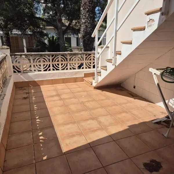 Building for sale with sea views on the first line — photo 8