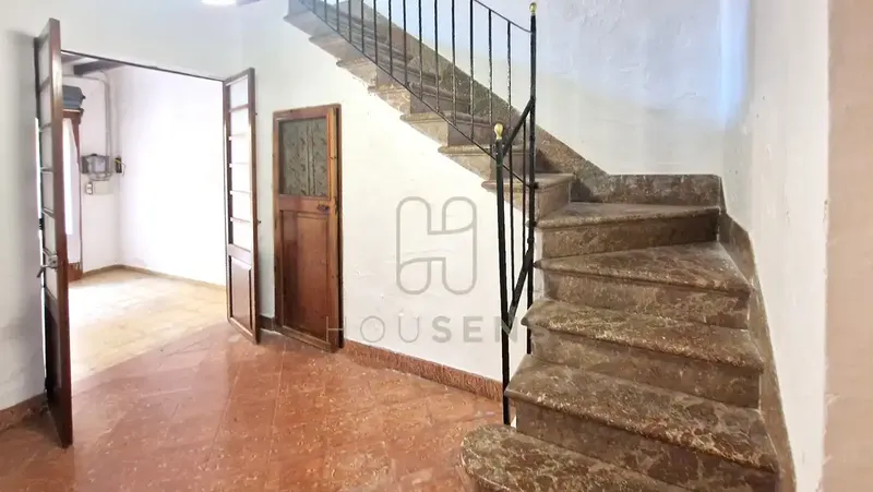 Townhouse in the Center of Pollensa for Full Renovation — photo 1