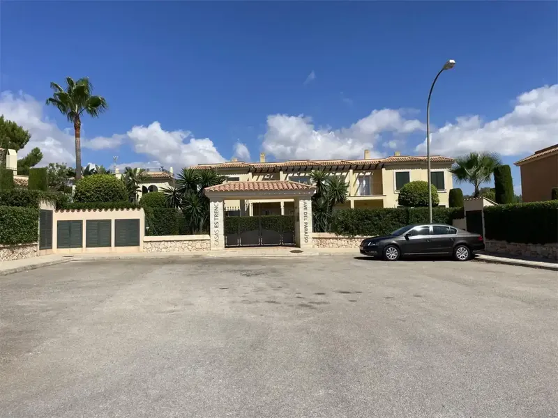 Planta baja, con dos habitaciones y dos baños, completos, cocina, americana, salón, zona para lavadora y limpieza , terraza con acceso direc — photo 8
