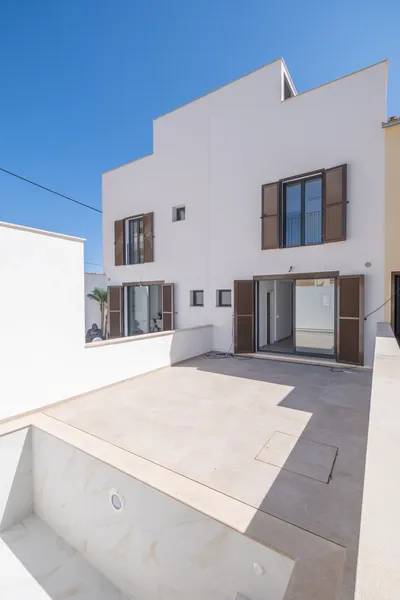 Sold! Stylish family townhouse for sale in Colònia de Sant Jordi, with a pool and garage — photo 1