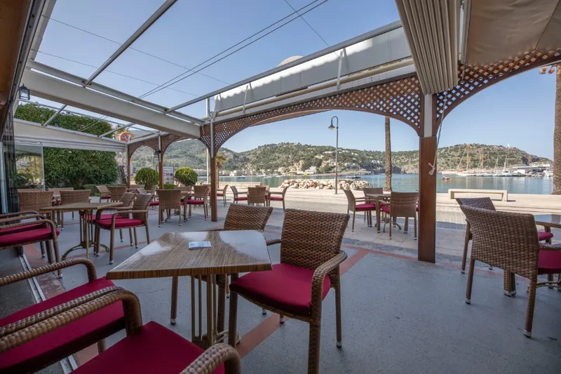 Bar / restaurant / cafeteria in 1st line on the promenade and beach of Port de Sóller — photo 1