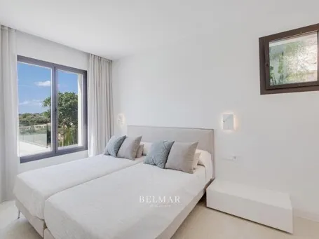Modern villa with a pool near the beach in Cala Mendia — photo 6