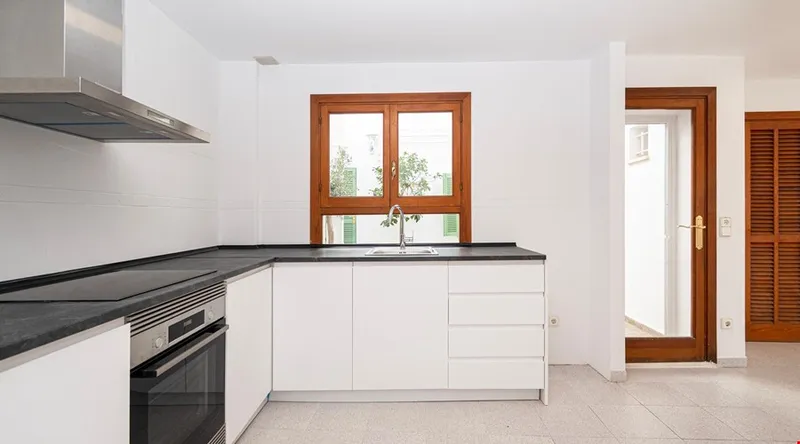 Multi-level villa with sea views and investment potential for sale in Ciudad Jardin — photo 4