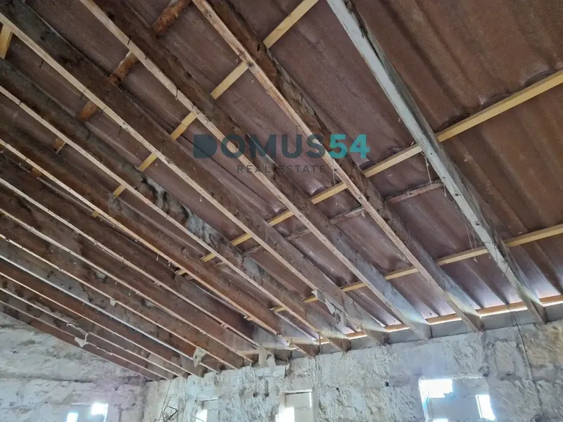Opportunity to acquire a central Mallorcan house to completely renovate in Sa Pobla. It has 249 square meters built on a — photo 4