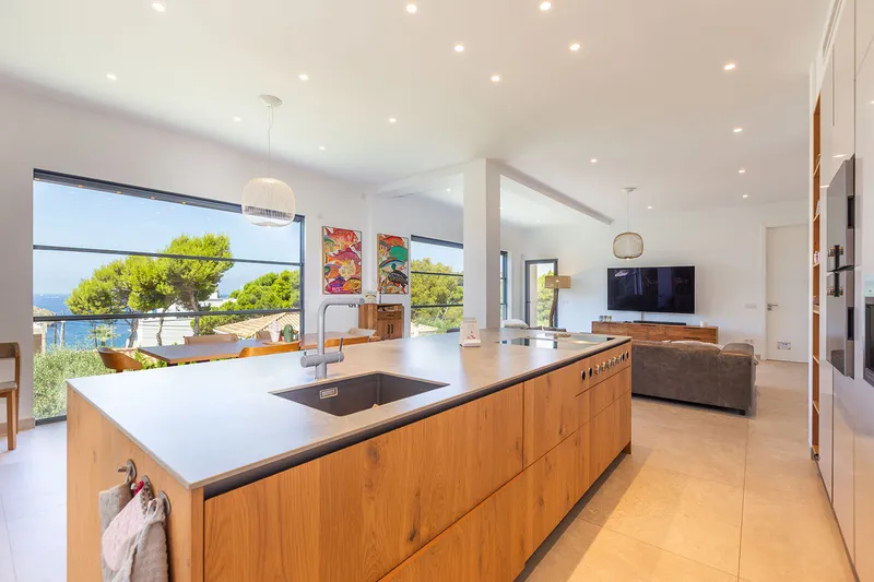 Elegant villa with sea views and spacious outdoor area — photo 6