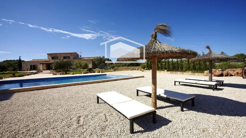 Charming finca in Es Llombards: tourist license for 10 people — photo 4