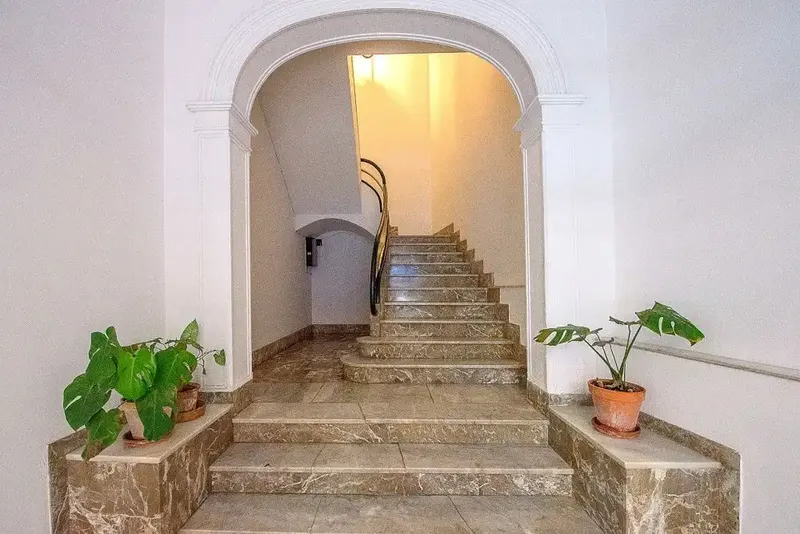 In the heart of Palma and in one of the most sought-after areas, we find this building with typical Mallorcan character. — photo 1