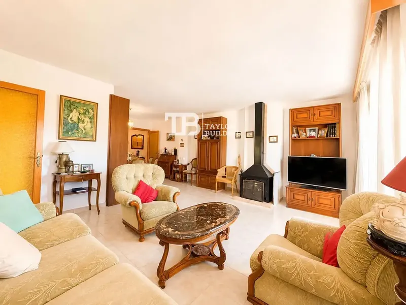 Apartment for sale in Calvià, Balearic Islands, Peguera area, with 120.00 m² built and 108.00 m² usable. It is a spacious and well-distributed home — photo 4