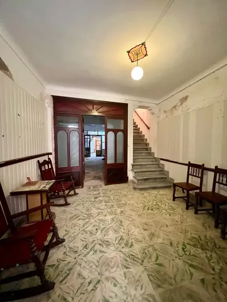 This magnificent property to renovate has two separate properties in the registry — photo 5