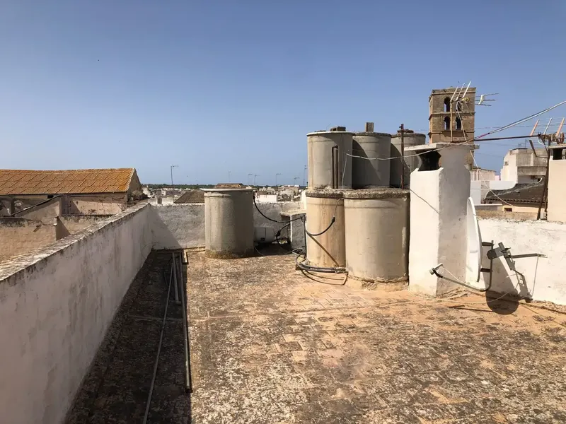 This 90 m2 apartment is located on the third floor (penthouse) of a corner building without elevator, which provides good — photo 11