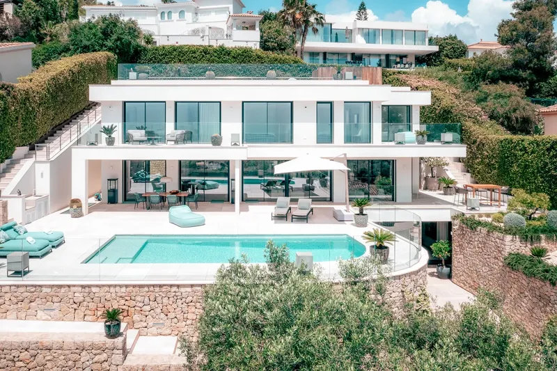 Elegant 4-Bedroom Villa in Bendinat with Sea Views and Pool — photo 1