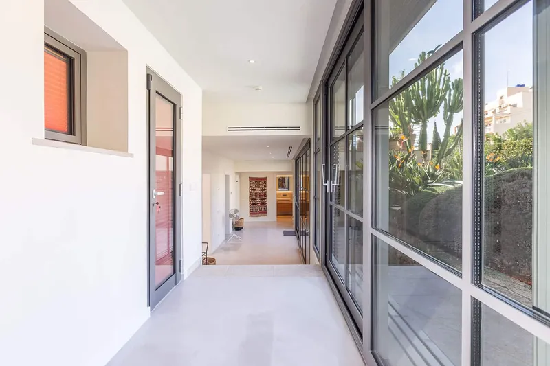 Stylish family villa with breathtaking views — photo 8