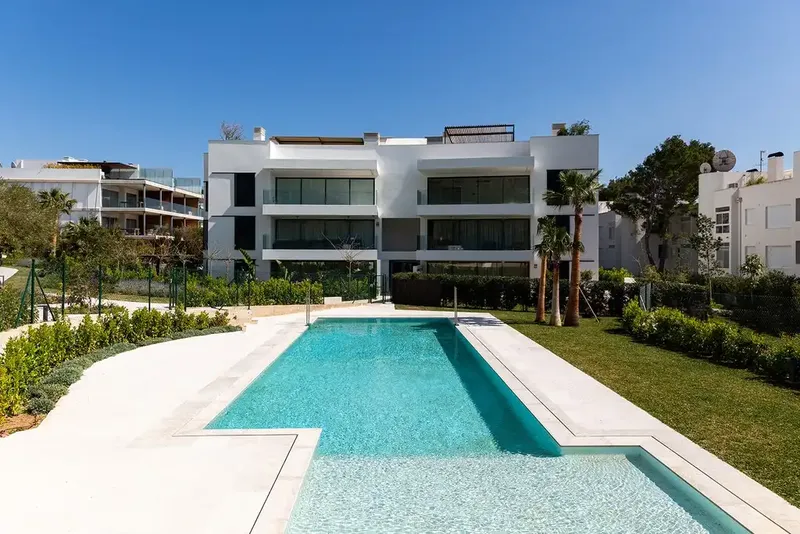 This exclusive new-build apartment offers modern luxury in the heart of the latest development in Port de Pollença. Located in e — photo 1