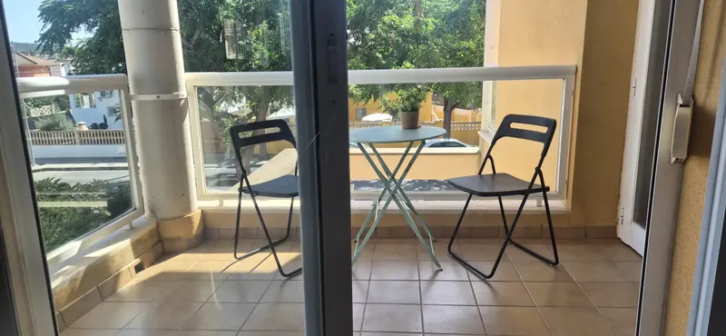 Private seller offers a very bright apartment of about 48 m² with southwest orientation in Son Ferrer. It is a first floor without elevator. — photo 1