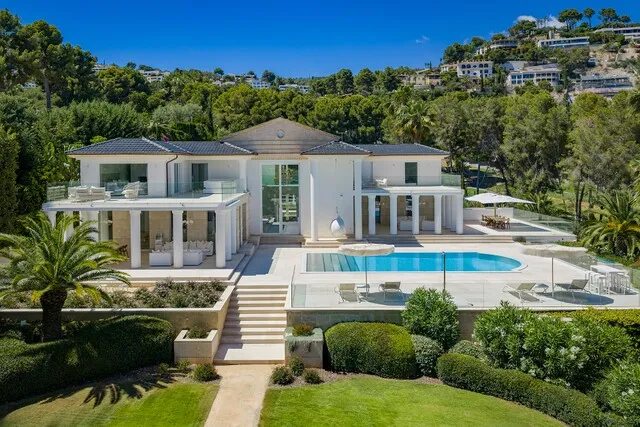 Exclusive frontline golf villa with tennis court for sale in Son Vida, Mallorca — photo 1
