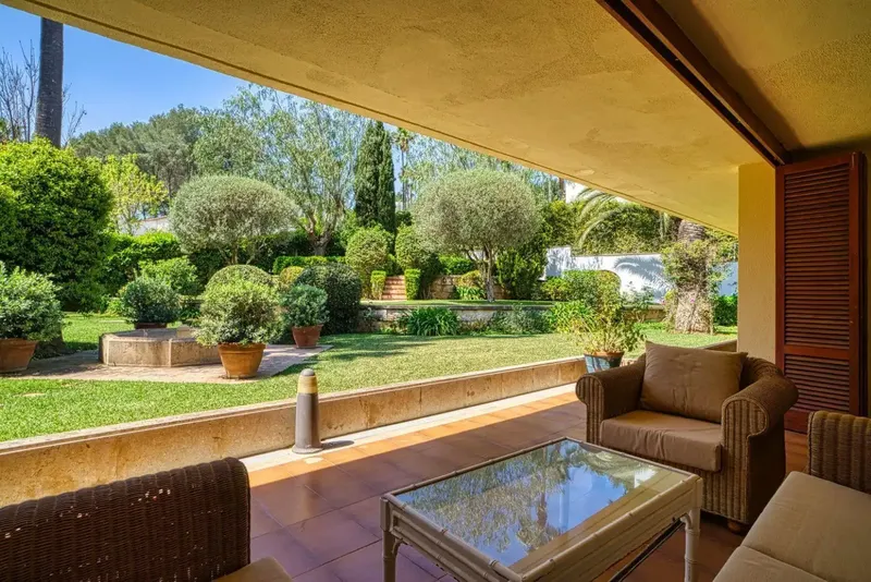 This exclusive villa is located directly on the Son Vida golf course, surrounded by a beautiful garden that guarantees privacy. — photo 8