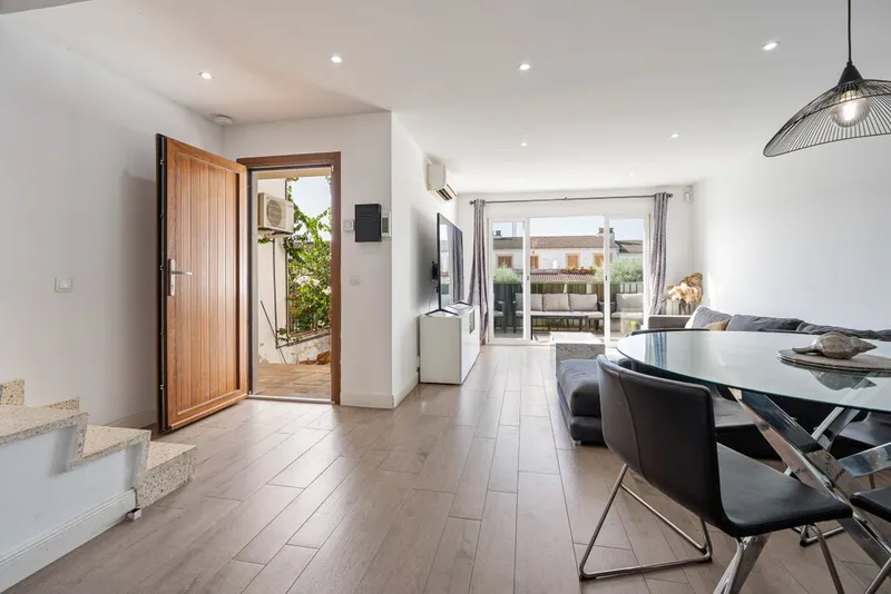 Quiet location house for sale in Portals Nous with sunny terraces and various terraces — photo 4