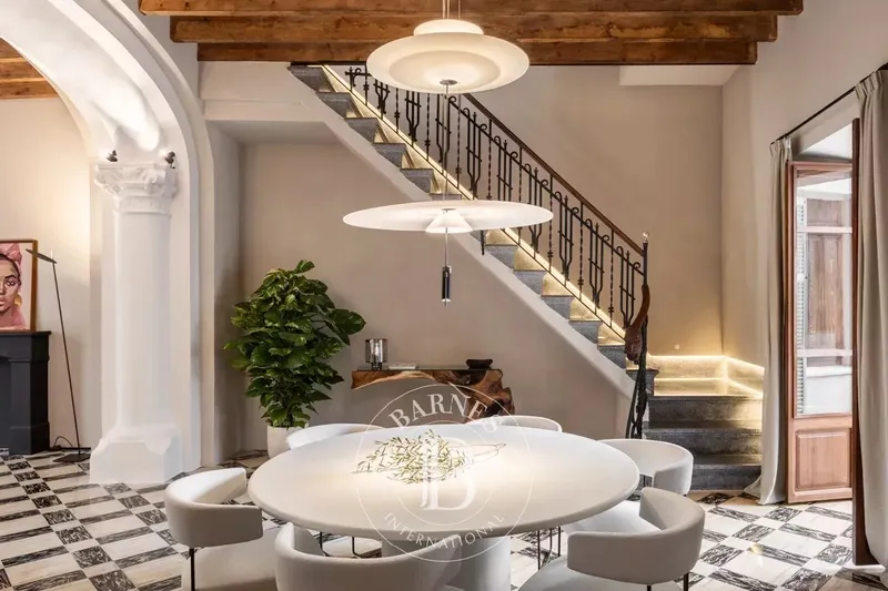 A Refined Townhouse in the Heart of Sineu — photo 1