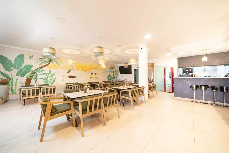 Transfer of renovated restaurant with license, extractor hood and terrace in Magaluf, Calvià — photo 7